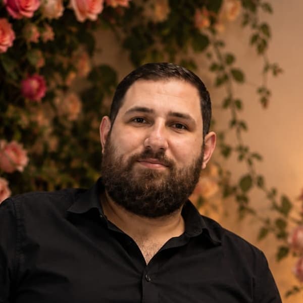 أشرف نور الدين